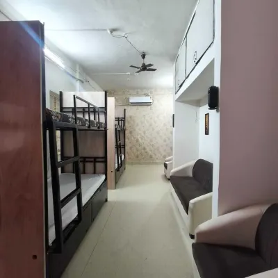 ZenNest Hostels โรงแรมใกล้เขื่อนขาดักวาสลา