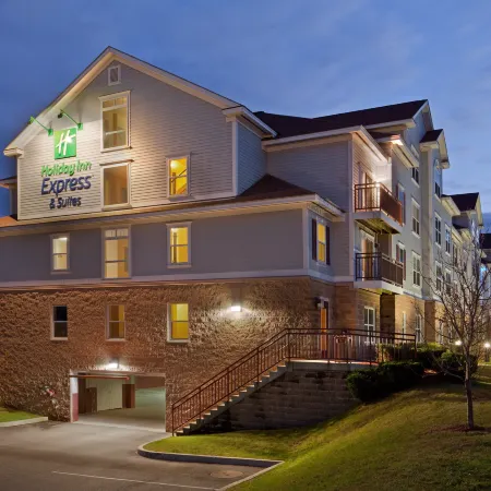 Holiday Inn Express & Suites WHITE RIVER JUNCTION by IHG