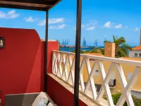 COLIVING CON COWORKING LIMPIEZA Y CAFÉ - 3-Star