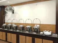 Royal Rooms and Banquet - Kitchenette