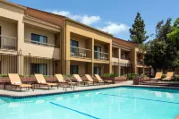Courtyard Pleasanton - Pools