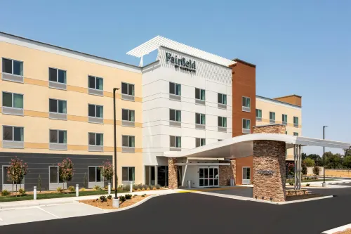 Fairfield Inn & Suites Hanford - parking