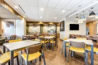 Fairfield by Marriott Inn & Suites Dallas Arlington South - مسبح