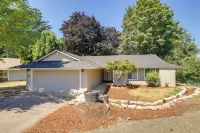 Peace & Serenity in Gresham! Sleek Home w/ Yard - Homestays