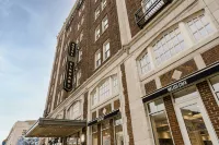Hotel Elkhart, Tapestry Collection by Hilton - موقف سيارات