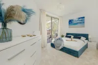 Beachfront Apartment With Indoor Pool and Sauna - 4 stjerner