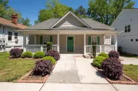 Modern 3-bedroom house, TV each room,big fence yard, Pet stay free, Lighted Deck - balcony