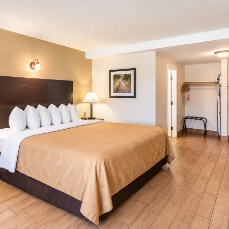 Quality Inn & Suites Near Downtown Bakersfield
