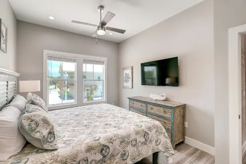 171 Seven Palms,  Fulton Breeze: Waterfront, Pool & Hot Tub - 2-Star