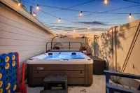 The Victory Lap Hot Tub Fire Pit Game Lounge - 4 estrellas