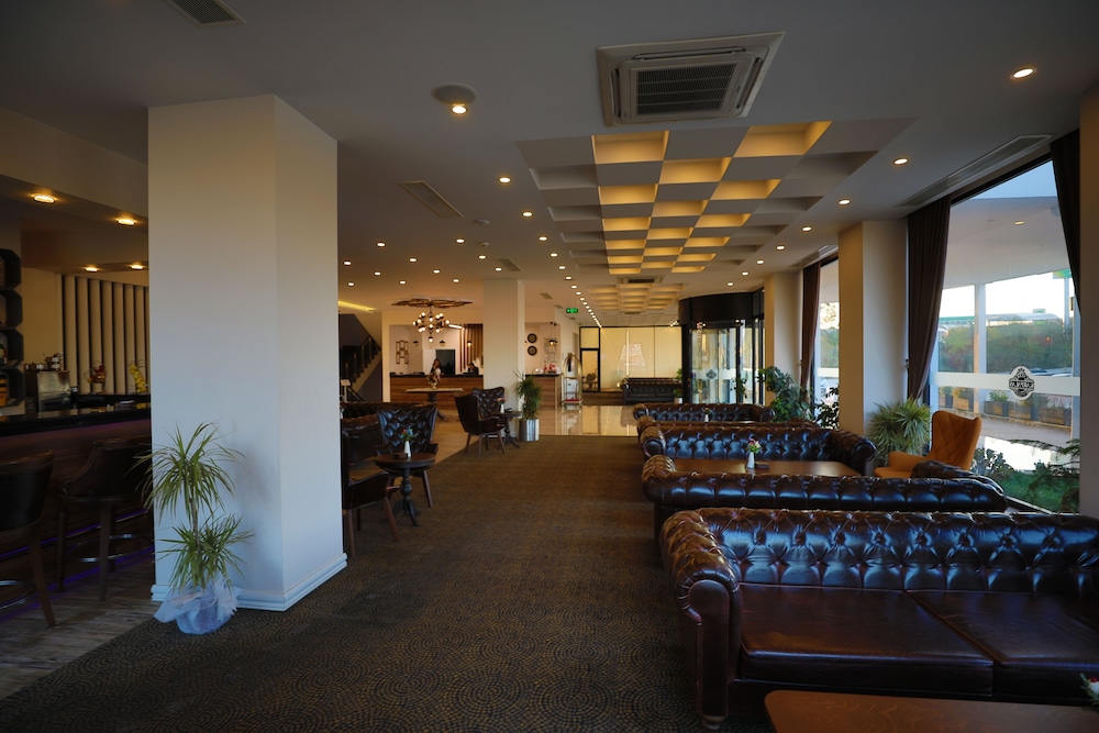 Karpalas City Hotel & Spa