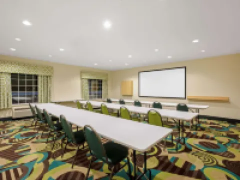 La Quinta Inn & Suites by Wyndham Grand Forks Hotels in Grand Forks