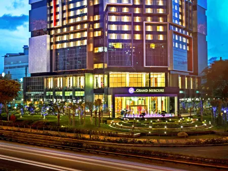 Grand Mercure Jakarta Kemayoran Отели рядом с достопримечательностью «Централна джамия на Мънтенг»