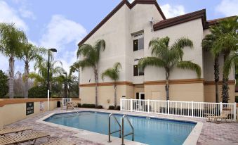 OYO Townhouse Orlando West