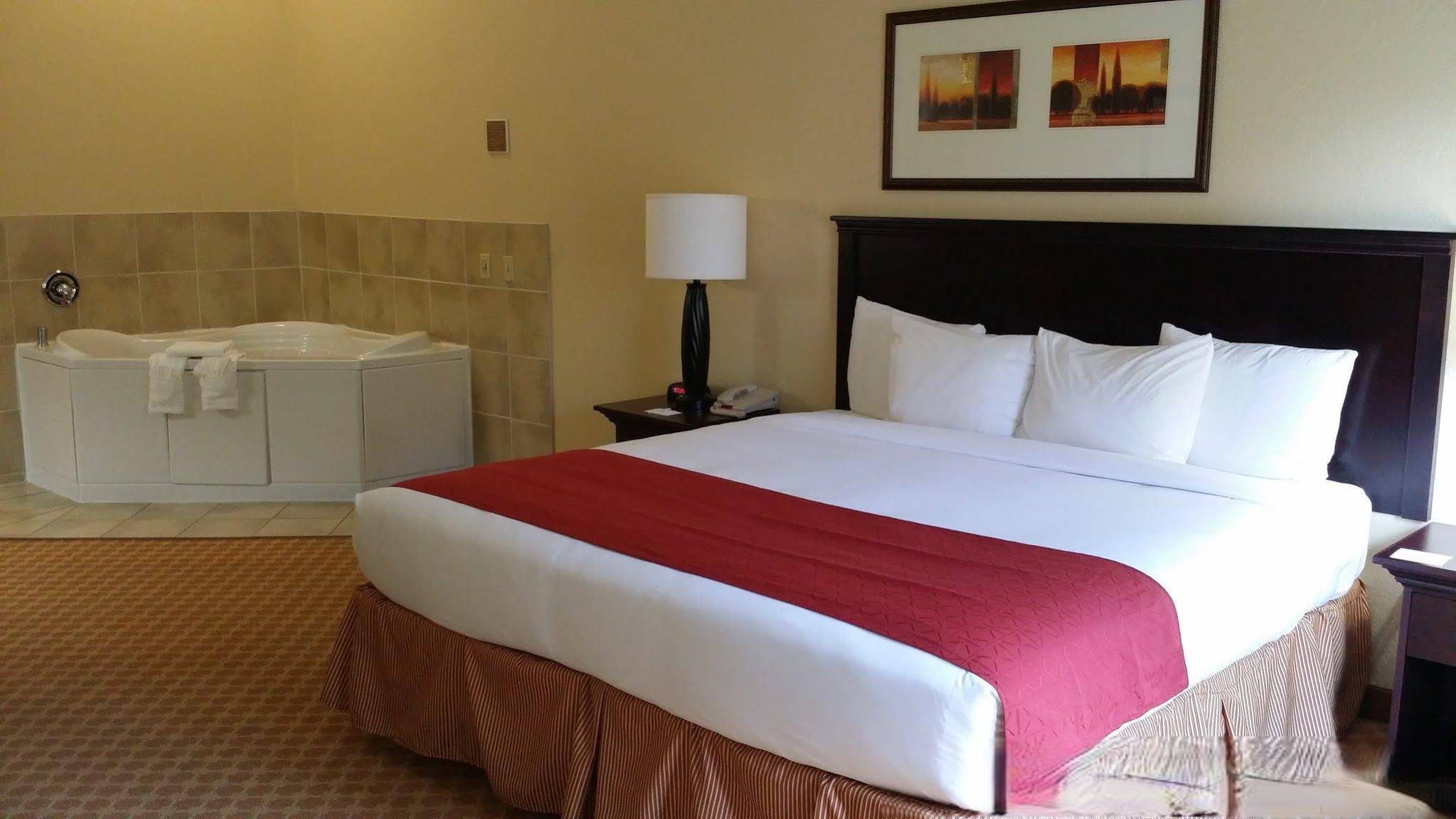 Country Inn & Suites by Radisson, Princeton, WV