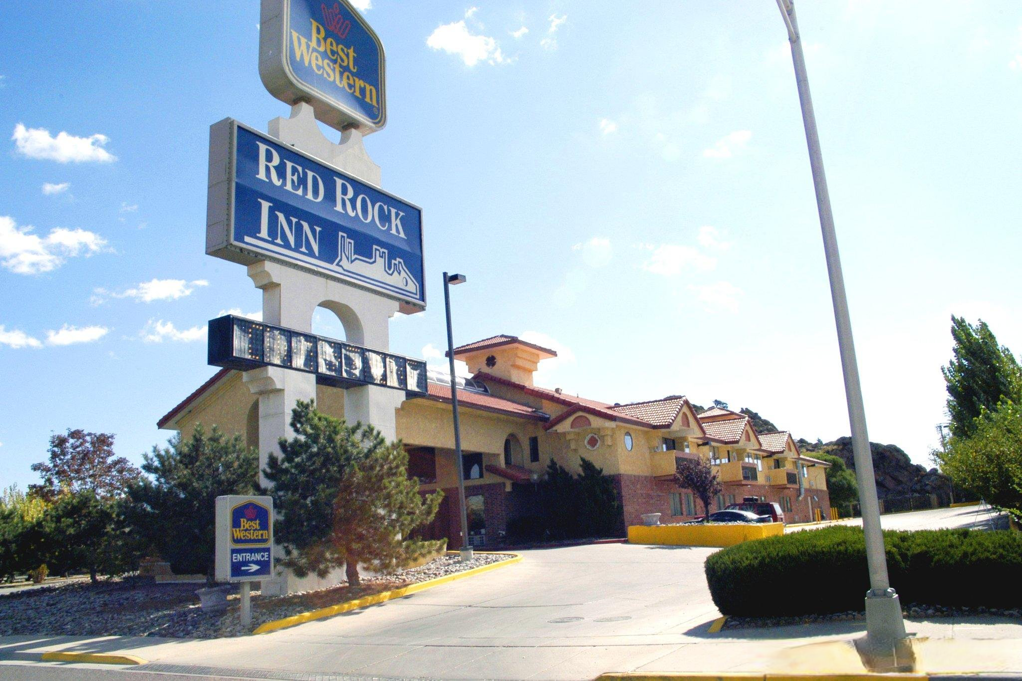 Days Inn & Suites by Wyndham Red Rock-Gallup