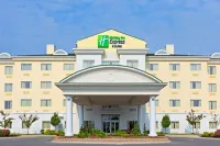 Holiday Inn Express & Suites Watertown-Thousand Islands Hotels in Watertown