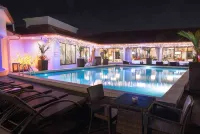 Ramada by Wyndham Princess Paramaribo - Pools