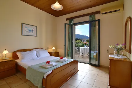 Inspired Villa Christina II with Private Pool and Garden. Отели в г. Gorgolaini