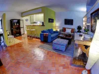 Independent Apartment n 2 in an Old Mansion Located by the Mouth of Douro River Hotels in Foz do Douro