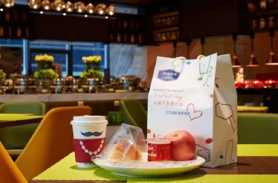 Hampton by Hilton Yiwu International Trade Market Отели рядом с достопримечательностью «Yiwu Guoji Bolan Center»