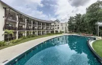 Club Mahindra Ashtamudi - Pools