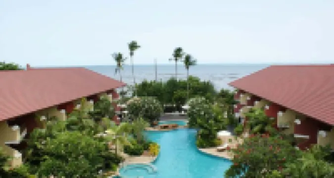 ベラ ヴィラ カバナ バーン・スカーワディー周辺のホテル