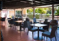 Pegasus Motor Inn and Serviced Apartments - bar