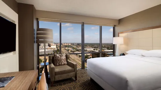 DoubleTree by Hilton Dallas-Campbell Centre