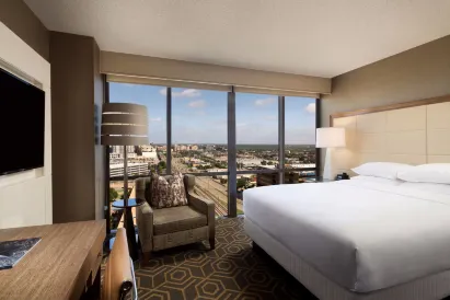 DoubleTree by Hilton Dallas-Campbell Centre