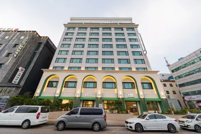 LIV Life Hotel