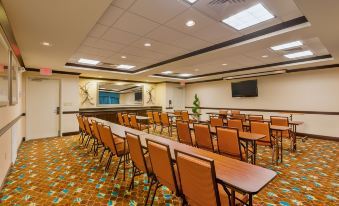 Holiday Inn Express & Suites Alpine Southeast