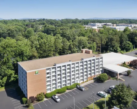 ฮอลิเดย์ อินน์ ชาร์ลอตส์วิลล์-ยูนิเวอร์ซิตี้ แอเรีย บาย IHG โรงแรมในชาร์ลอตส์วิลล์