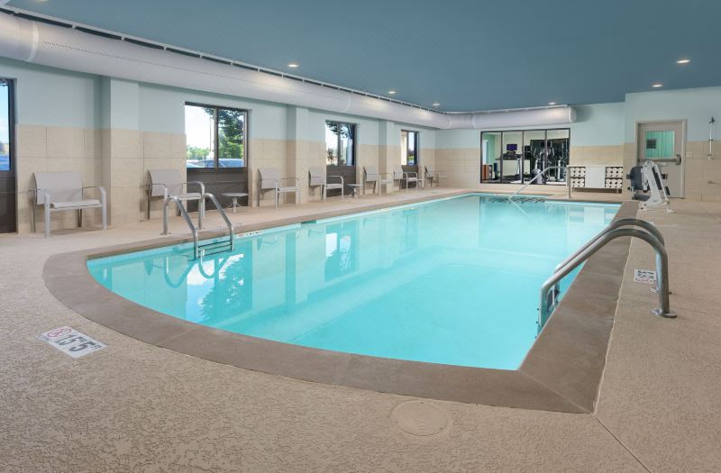 Holiday Inn Express & Suites Tullahoma by IHG photo 2