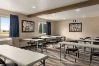 Super 8 by Wyndham Joliet I-55 N/Chicago