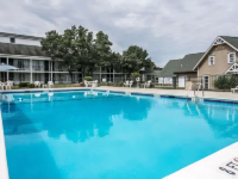 Quality Inn & Suites Hotels in Santee