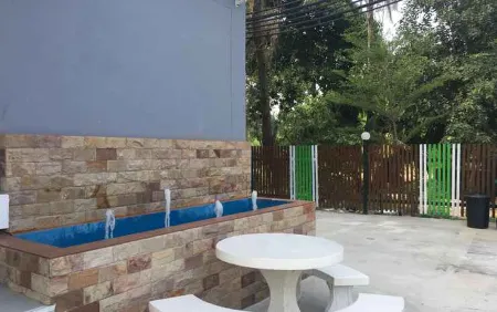 Sutharnlai Apartment Отели в г. Супхан Бури