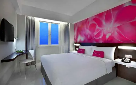 Favehotel Zainul Arifin Отели рядом с достопримечательностью «Lion Air Tower»