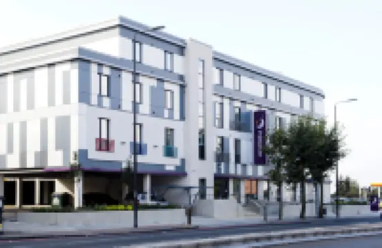 Premier Inn London Eltham Hotels near لي