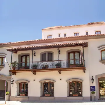 Solar de La Plaza Hotels near San Bernardo Hill