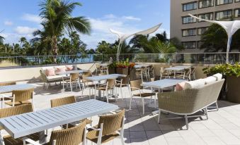 Hyatt Regency Waikiki Beach Resort & Spa