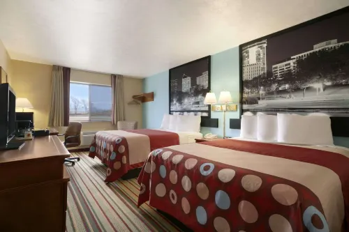 Super 8 by Wyndham Park City/North Wichita Area - Breakfast