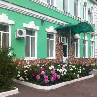 Levyi Bereg Hotel Exterior