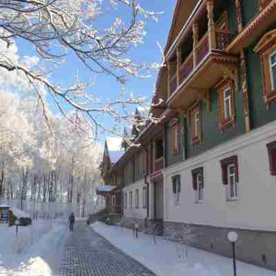 Russkaya Derevnya Hotel Exterior