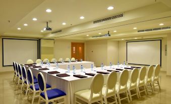 Muscat Levatio Suites, A Member of Radisson Indivi