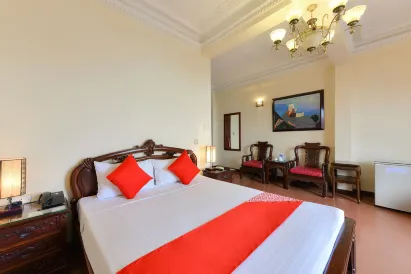 Lucky 2 Hotel & Travel