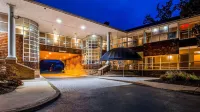 Best Western Plus the Inn  Suites at the Falls Hotels in Spackenkill