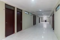 RedDoorz near Cikampek Mall Karawang Hotel di Cikampek