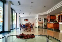 Lively Hotel - Strand