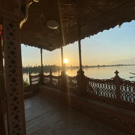 Nairobi Houseboat Отели в г. Шринагар
